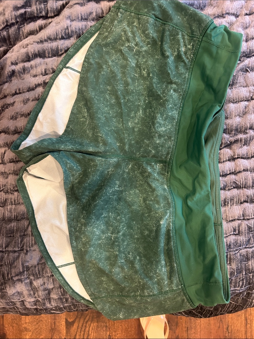 Lululemon size 10 speed up 2.5 inch shorts